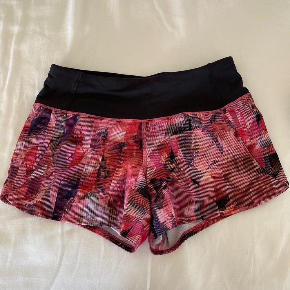Lululemon speed up short 4” size 2. Size dot confirmed